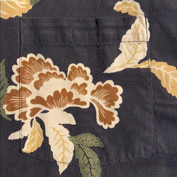 Black patterned Tommy Bahama, Size Large. - Picture 3 of 3